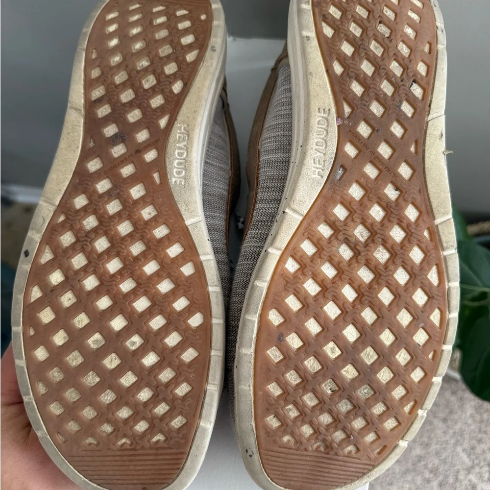Hey Dude Men’s Size 11 Welsh Grip Loafers in Tan